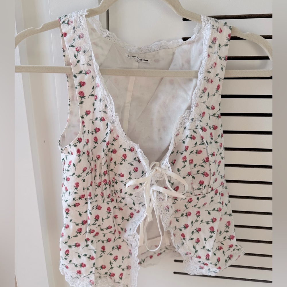 Reformation Floral Lace Trim Tie Front Top – White Rose Print Blouse